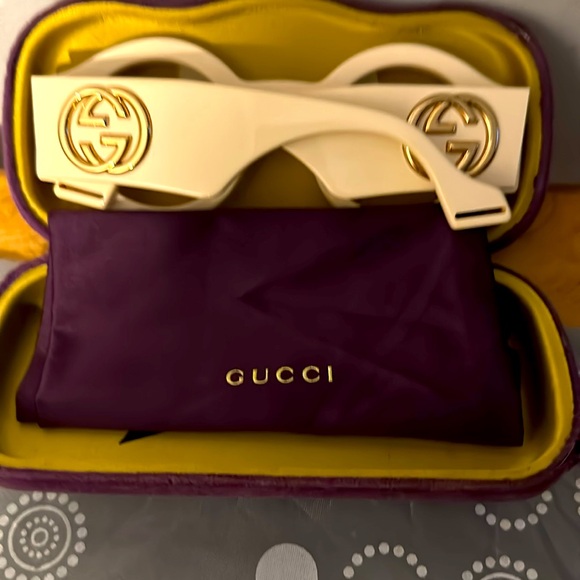 Gucci model GG0990S001 sunglasses frame white. Lens color yellow - Picture 2 of 4